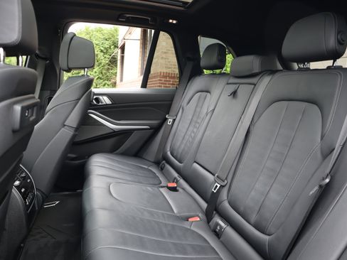 Used 2022 BMW X5 M50i AWD/4WD image 32