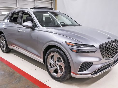 Certified 2026 Genesis GV70 2.5T Advanced AWD/4WD image 4
