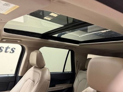 Used 2023 Ford Expedition Max Limited image 2