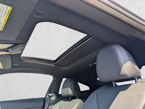 Used 2025 BMW 430i Coupe w/ Convenience Package image 17