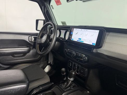 Used 2024 Jeep Wrangler Unlimited AWD/4WD image 32