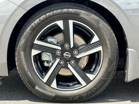 Used 2025 Nissan Sentra SV FWD image 22