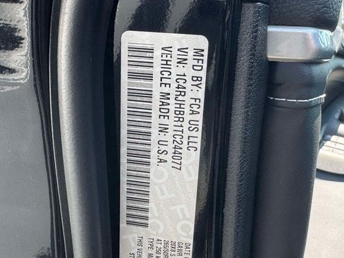 Used 2026 Jeep Grand Cherokee Limited AWD/4WD image 32