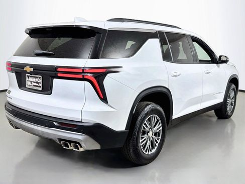 Certified 2026 Chevrolet Traverse LT w/ Driver Confidence Package FWD image 4