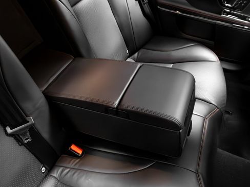 Used 2016 Jaguar XJ R image 23