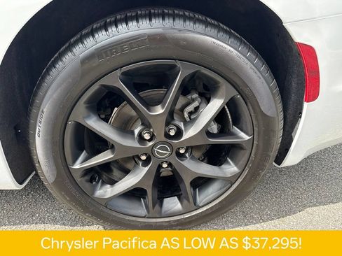 Used 2026 Chrysler Pacifica Limited w/ S Appearance Package FWD image 32