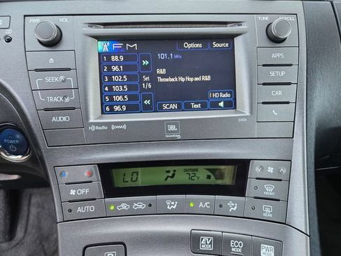 Used 2014 Toyota Prius Four FWD image 18