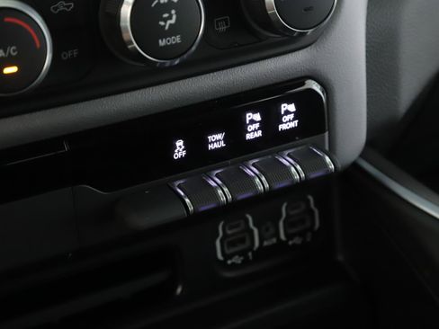Used 2022 RAM 1500 Big Horn AWD/4WD image 15