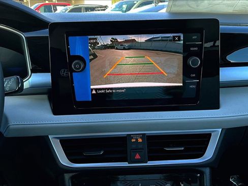 New 2026 Volkswagen Taos SE image 12