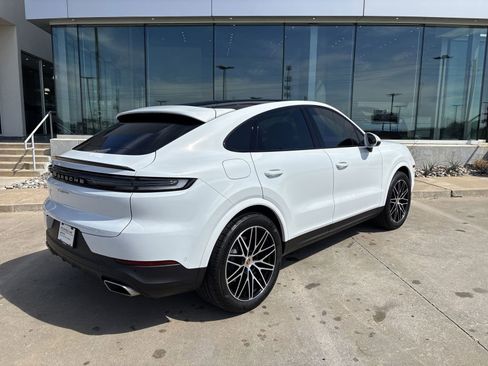 Certified 2024 Porsche Cayenne Coupe image 5