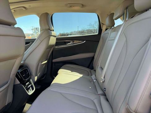 Used 2022 Lincoln Nautilus Reserve image 11