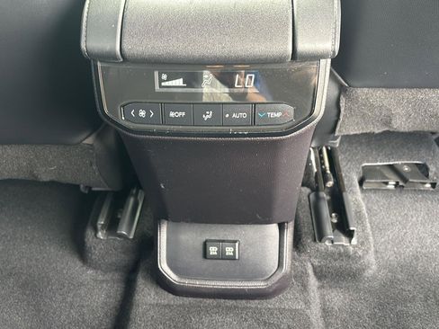 Used 2021 Toyota Highlander XLE image 14