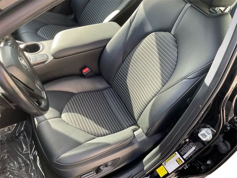 Used 2024 Toyota Camry SE image 28