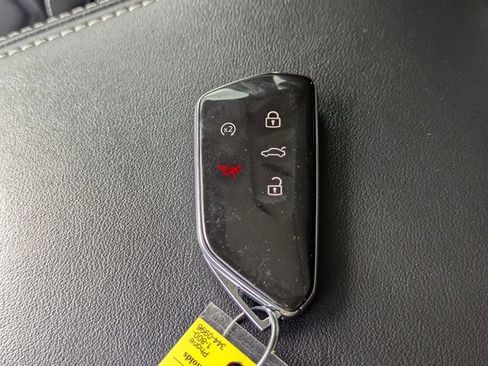 Used 2025 Volkswagen Atlas SE w/ Panoramic Sunroof Package FWD image 32