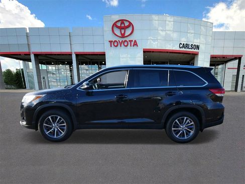 Used 2019 Toyota Highlander XLE image 7