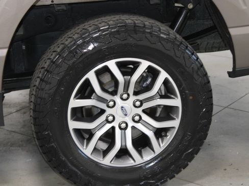 Used 2022 Ford F150 Lariat w/ FX4 Off-Road Package AWD/4WD image 18