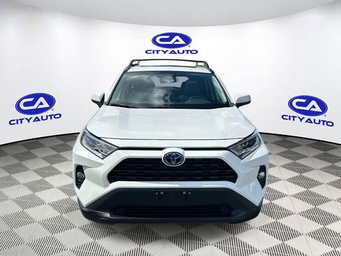 Used 2021 Toyota RAV4 XLE Premium image 10