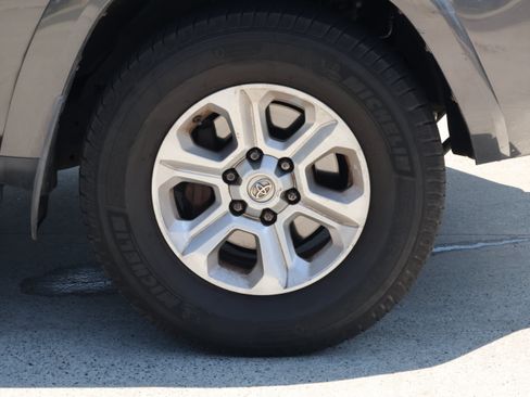 Used 2016 Toyota 4Runner SR5 Premium RWD image 11
