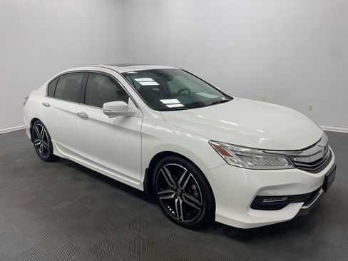 Used 2016 Honda Accord Touring image 3