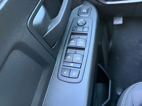 Used 2024 RAM 2500 Tradesman w/ Chrome Appearance Group AWD/4WD image 18