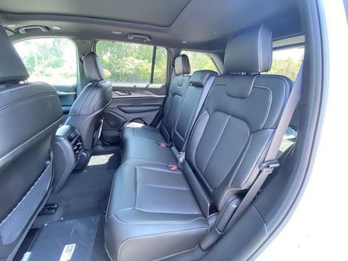 New 2025 Jeep Grand Cherokee Limited w/ Luxury Tech Group II image 23