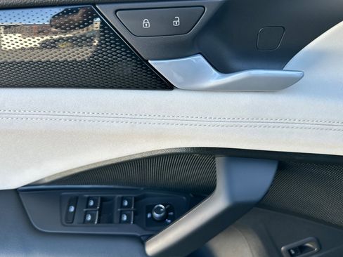 New 2026 Volkswagen Tiguan SE image 9