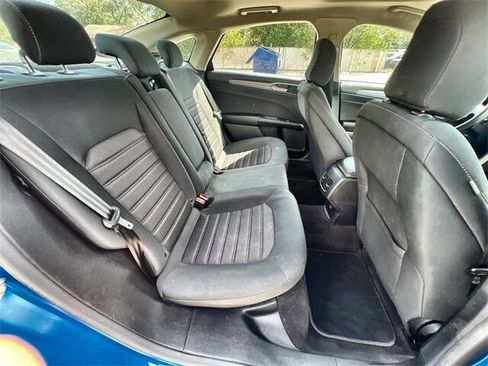 Used 2020 Ford Fusion SE image 26