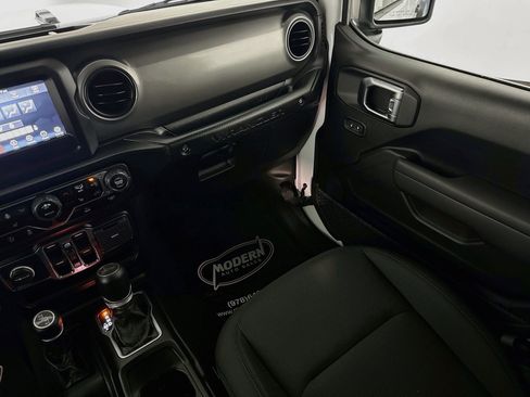 Used 2022 Jeep Wrangler Unlimited Sport AWD/4WD image 33