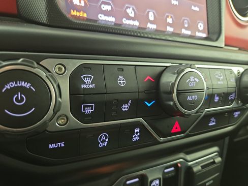 Used 2022 Jeep Wrangler Unlimited Rubicon w/ LED Lighting Group image 26