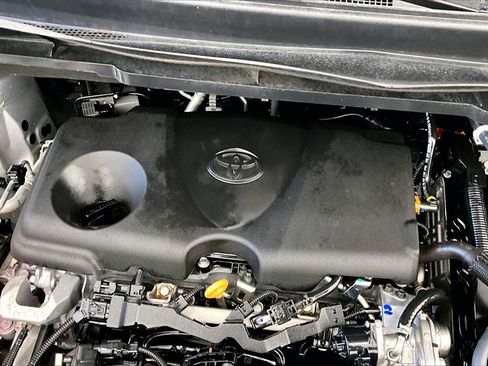 Used 2024 Toyota Sienna XLE image 34