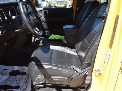 Used 2018 Jeep Wrangler Unlimited Sahara AWD/4WD image 15