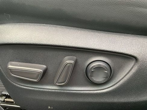 Used 2023 Toyota Highlander XLE image 13