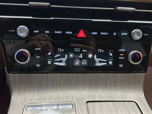 Certified 2025 Genesis G80 2.5T Advanced image 27