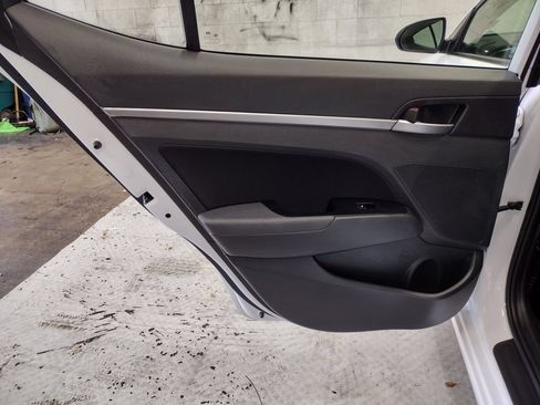 Used 2018 Hyundai Elantra SEL FWD image 30