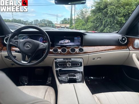 Used 2017 Mercedes-Benz E 300 4MATIC image 12