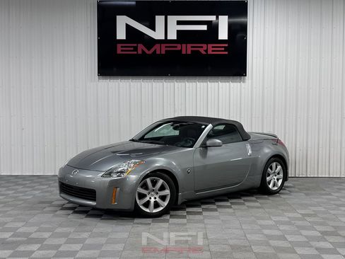 Used 2004 Nissan 350Z Touring RWD image 2