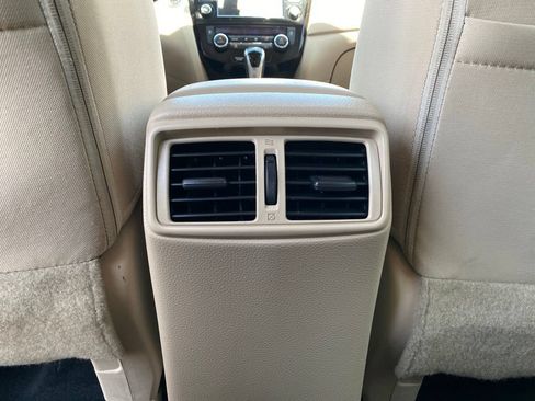 Used 2018 Nissan Rogue SV w/ Premium Package FWD image 27