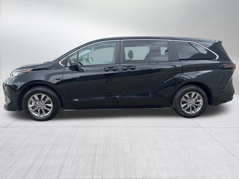 Used 2023 Toyota Sienna LE FWD image 4