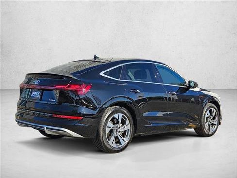 Used 2022 Audi e-tron Premium Plus image 5