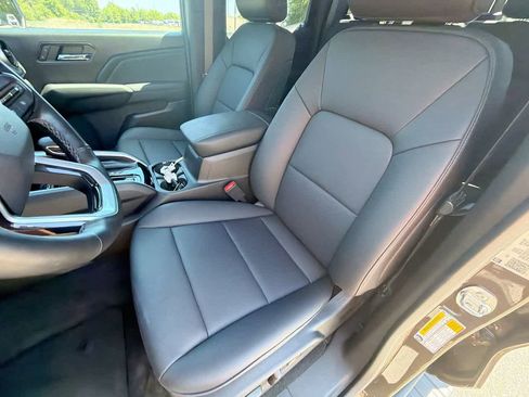 Used 2024 Chevrolet Colorado LT w/ LT Convenience Package III AWD/4WD image 16
