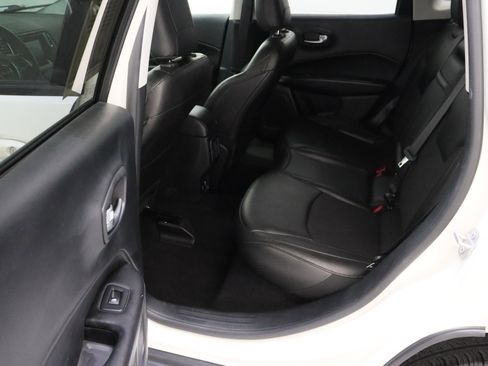 Used 2019 Jeep Compass Latitude FWD image 25