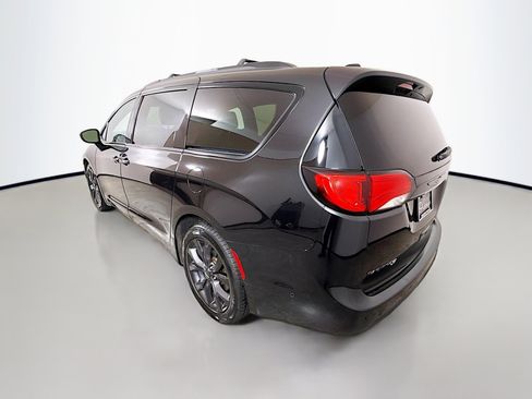 Used 2019 Chrysler Pacifica Touring-L Plus w/ Advanced Safetytec Group image 5