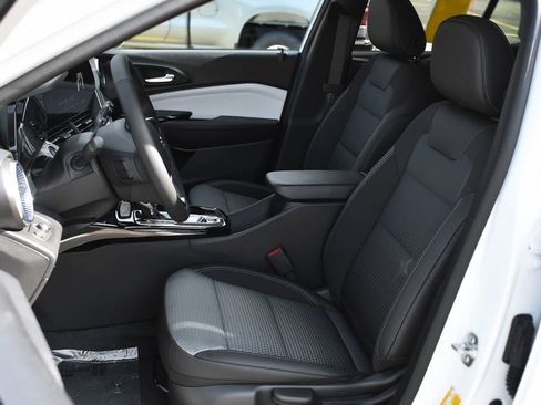 New 2026 Chevrolet Trax LT w/ Sunroof Package image 9