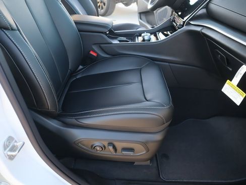 New 2025 Jeep Grand Cherokee L Limited image 15