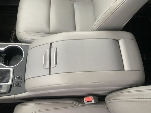 Used 2016 Toyota Highlander XLE image 48