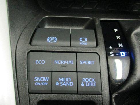 Used 2021 Toyota RAV4 XLE Premium image 28