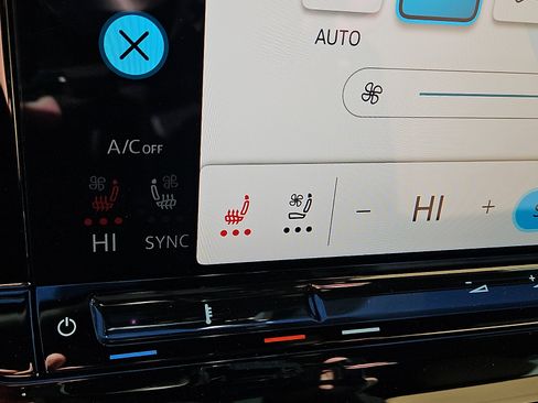 New 2026 Volkswagen Atlas Cross Sport SE image 18