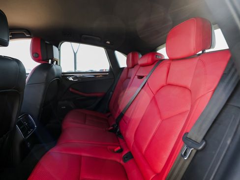 Certified 2020 Porsche Macan S image 25