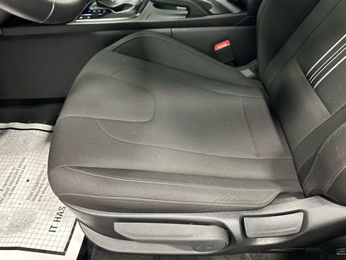 Used 2025 Hyundai Elantra Sport image 13