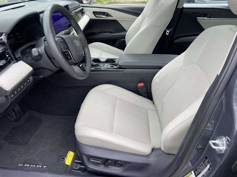 Used 2025 Toyota Camry XLE w/ Premium Plus Package FWD image 18